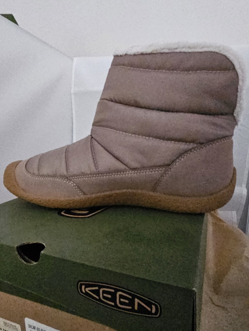 NIB Keen Women's Taupe Quilted Winter Boot Sz 9